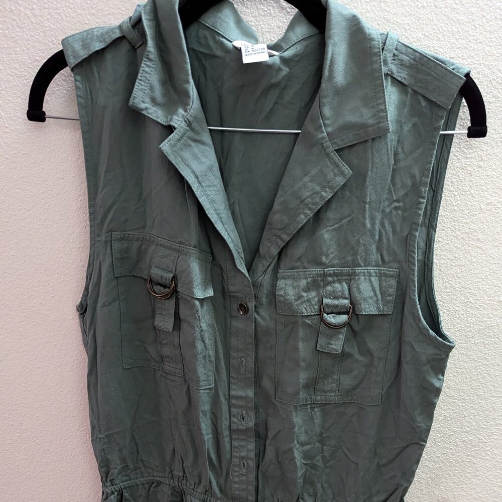 Short jumpsuit in sage green F21 size m